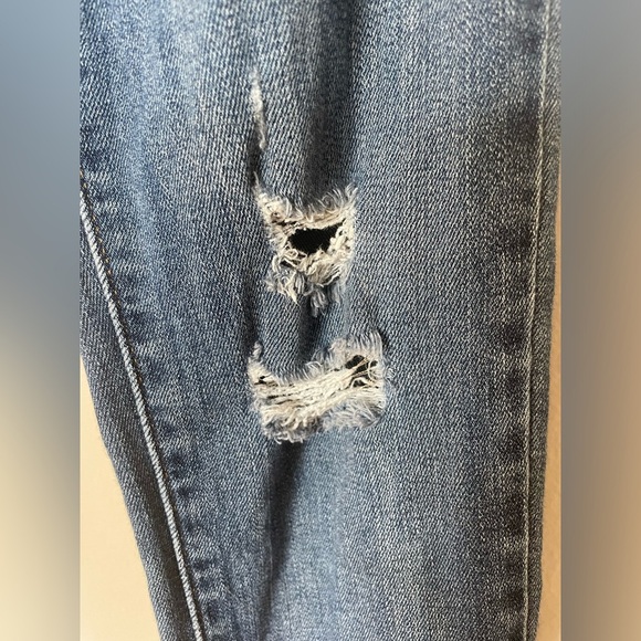 Levi’s 711 Skinny Medium Wash Ripped Jeans; Size 27 - Picture 6 of 9